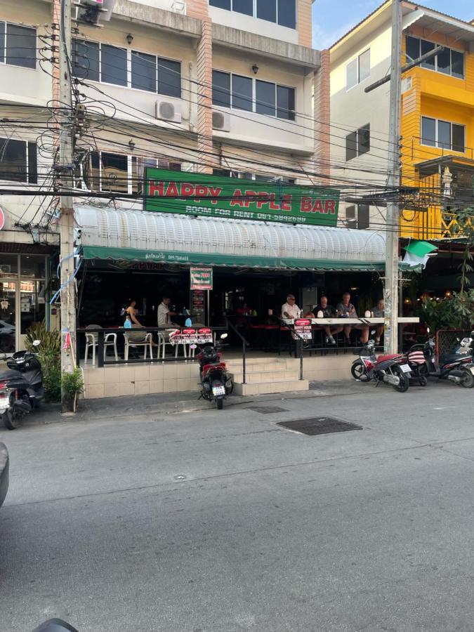 Happy Apple Guesthouse Pattaya Eksteriør billede