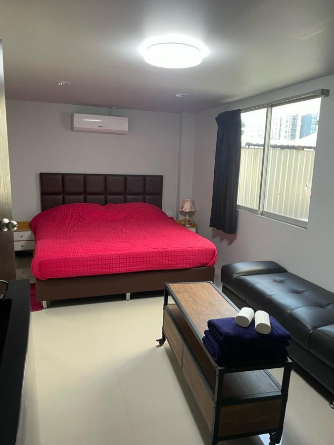 Happy Apple Guesthouse Pattaya Eksteriør billede